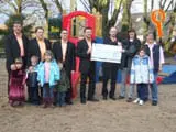 Scheckübergabe beim Grefrather Kindergarten